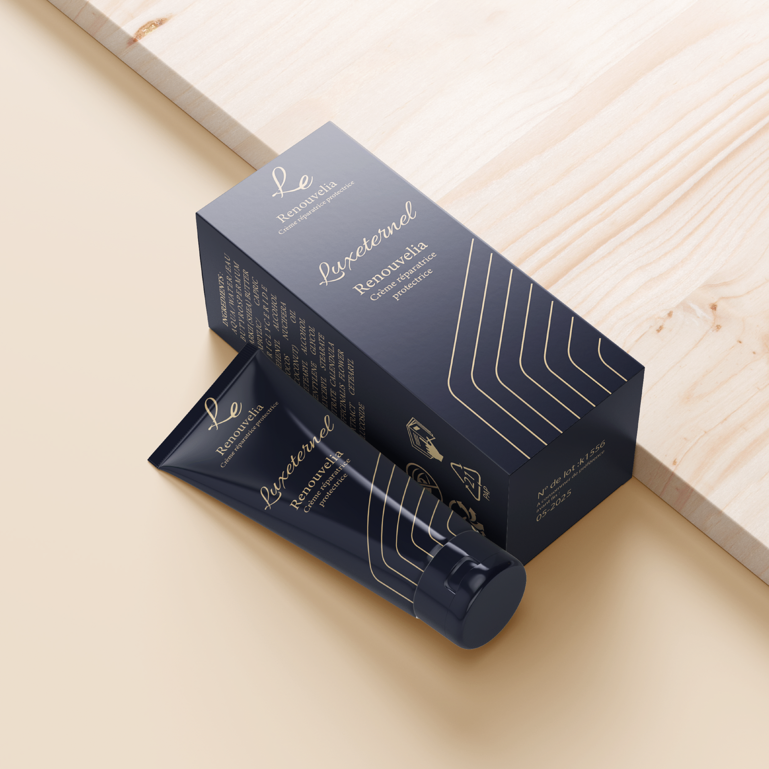Packaging pour une crème hydratante de luxe de la marque fictive Luxeternel. Une boîte élégante en bleu marine, avec des liserés dorée pour décoré la partie inférieure de la boîte.