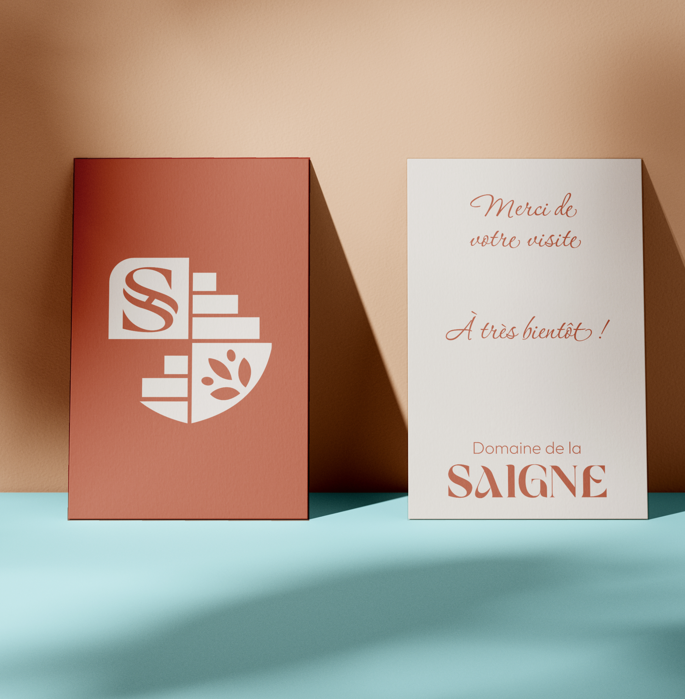 Création identité visuelle à Vichy : carte de visite du domaine de la saigne avec le logo style blason.