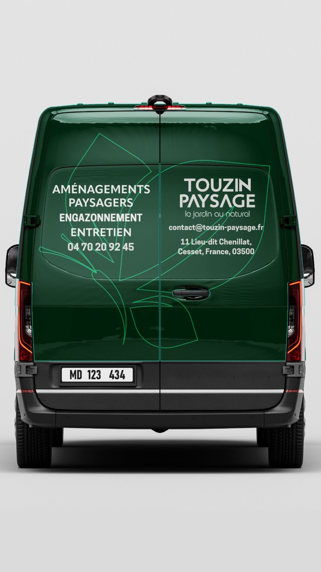 Flocage véhicule, vu arrière d'un camion de paysagiste.