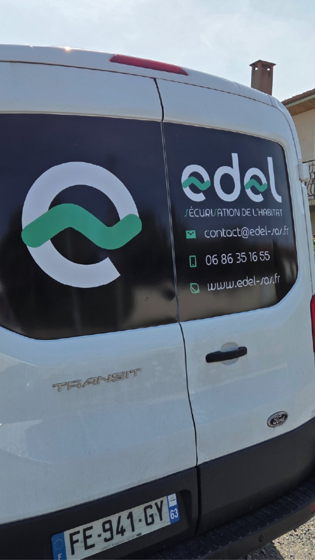 Flocage camion EDEL à l'arrière.